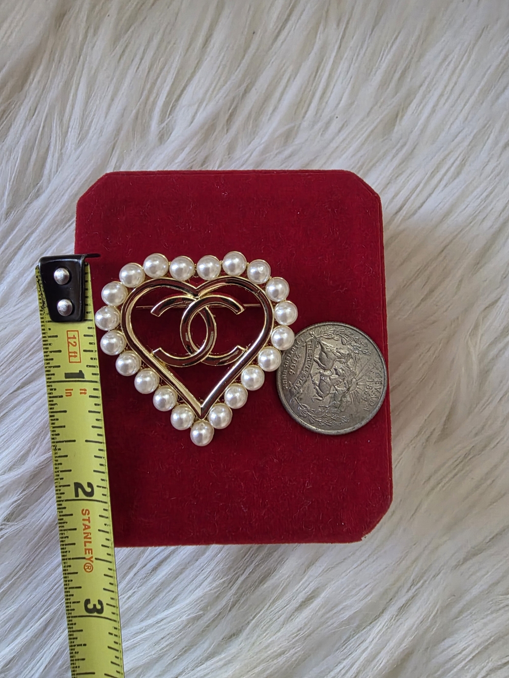 Heart Pearl Brooch - Elegant Gold-Tone Accent - Picture 5 of 5